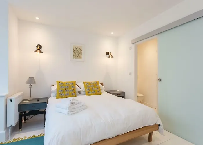 Dale House - Vivre Retreats